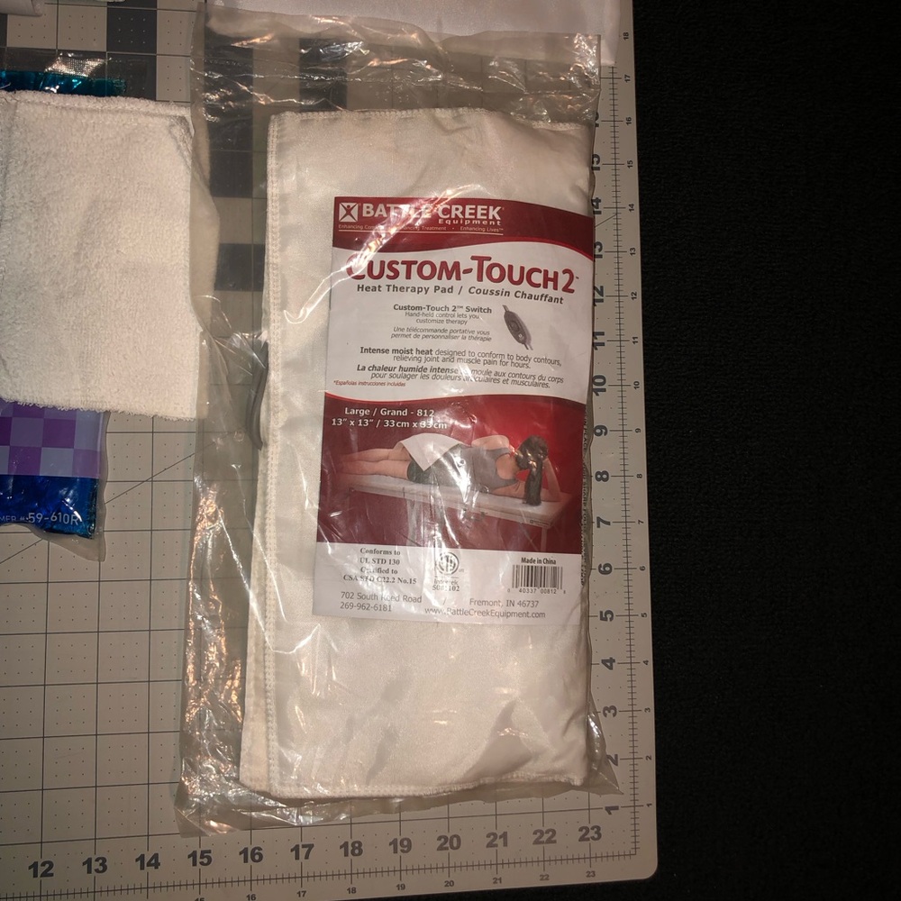 3 Heating Pads & 2 Hot/Cold Packs. NEW. Never Used. Battle Creek Equipment. - Picture 2 of 9